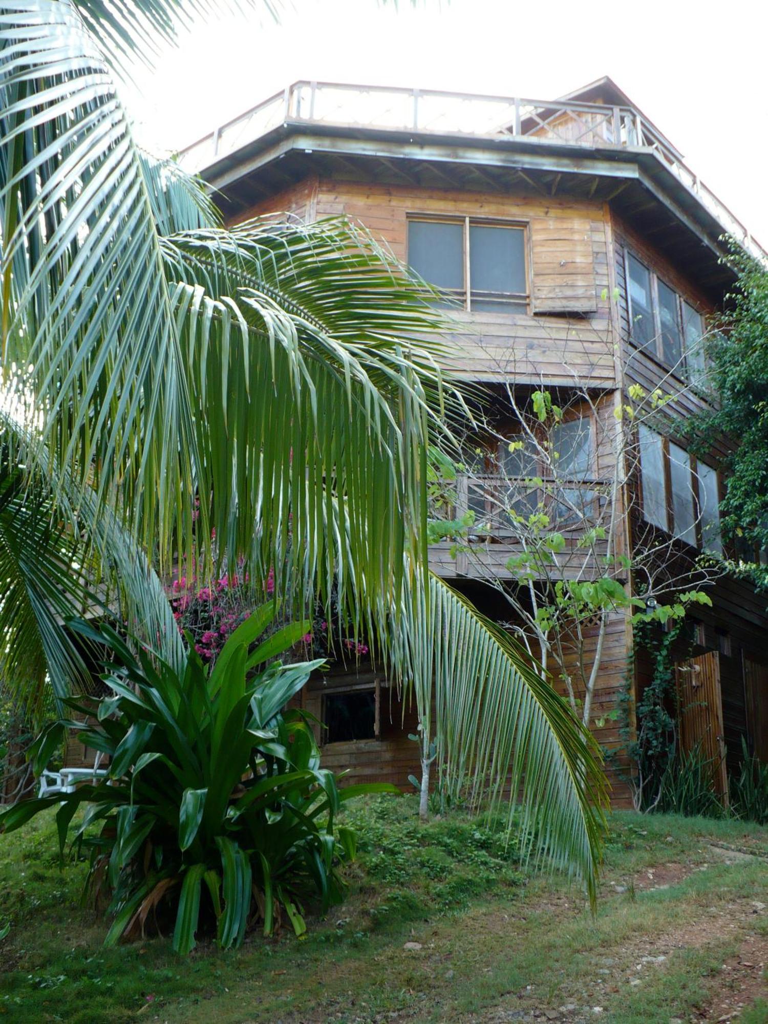 Roatan Bed & Breakfast Apartments West End Exterior photo