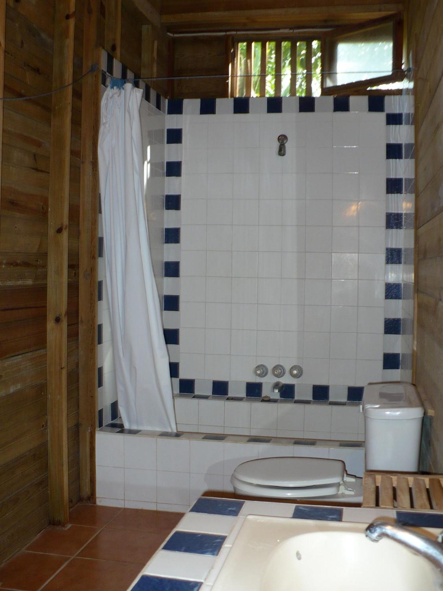 Roatan Bed & Breakfast Apartments West End Room photo